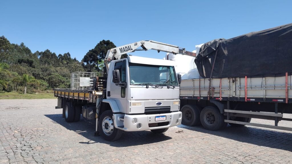 Caminhão Munck Ewo Muncks