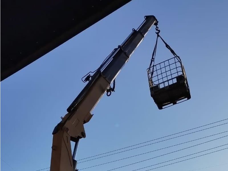 caminhao munck com cesto