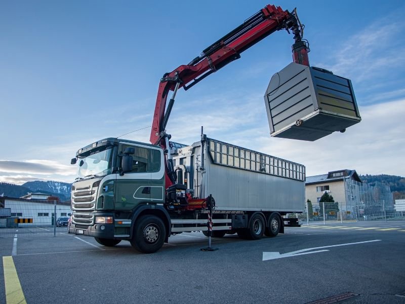 Caminhão munck com Cesto em Campo Magro