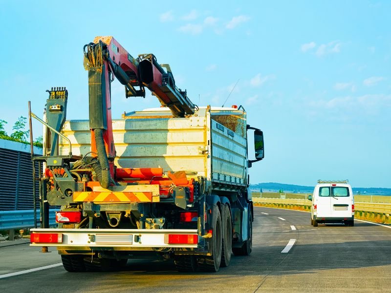 Locação de caminhão munck em Quitandinha