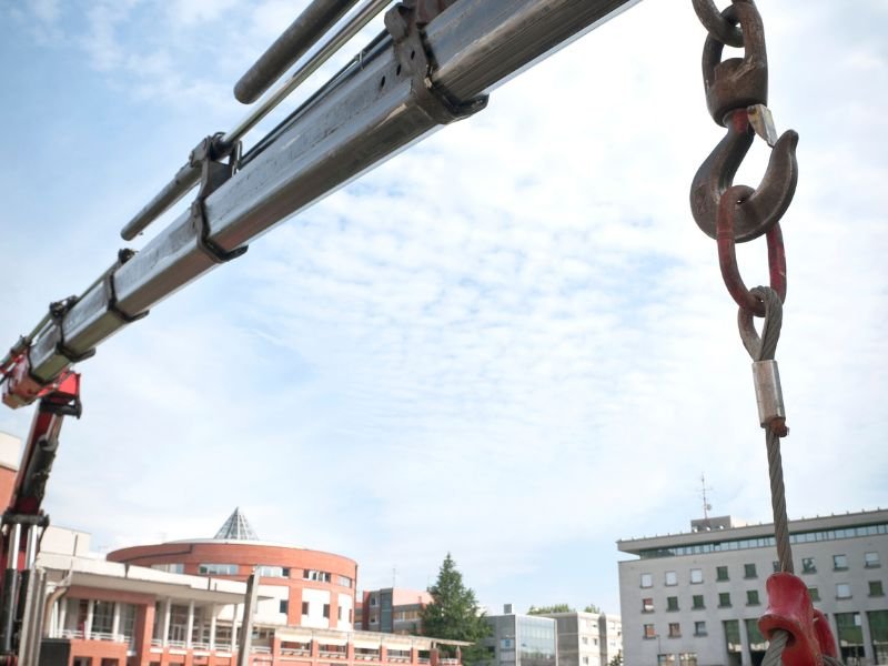 Caminhão munck com caçamba em Lapa