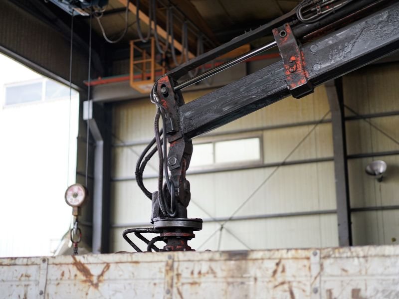 Caminhão munck com caçamba em Rio Negro